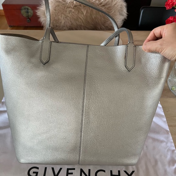 SOLD ❌ Givenchy Metallic Silver Leather Antigona Shopper Tote bag - Picture 2 of 16
